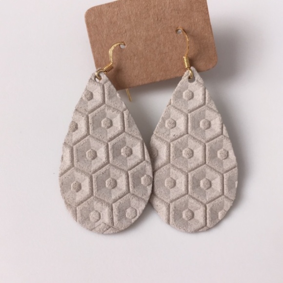 Jewelry - 🛍 NWOT White Leather Earrings
